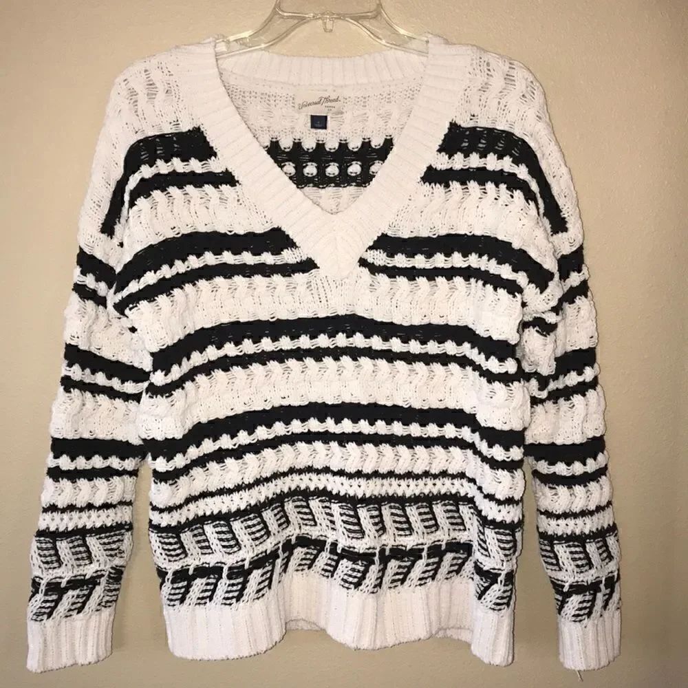 Universal Thread V Neck Sweater - Picture 2 of 5